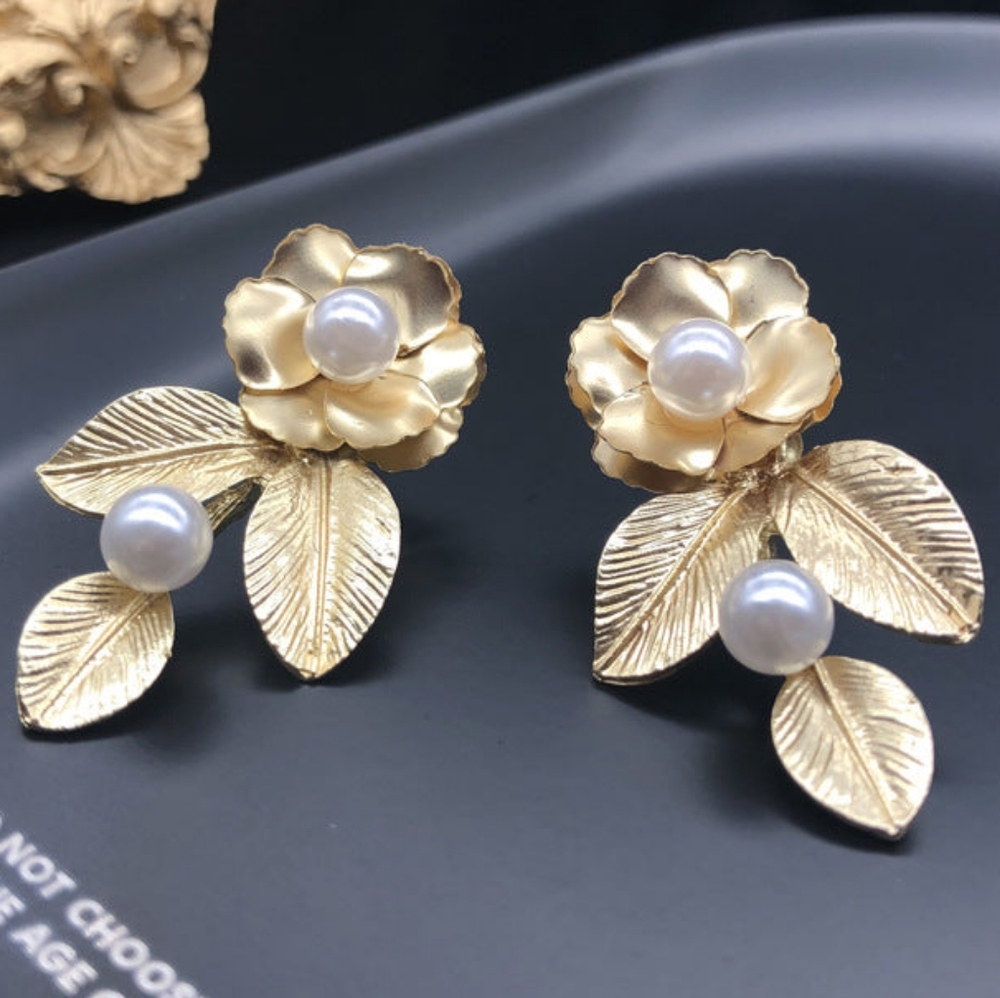 Floral Wedding Pearl Earrings